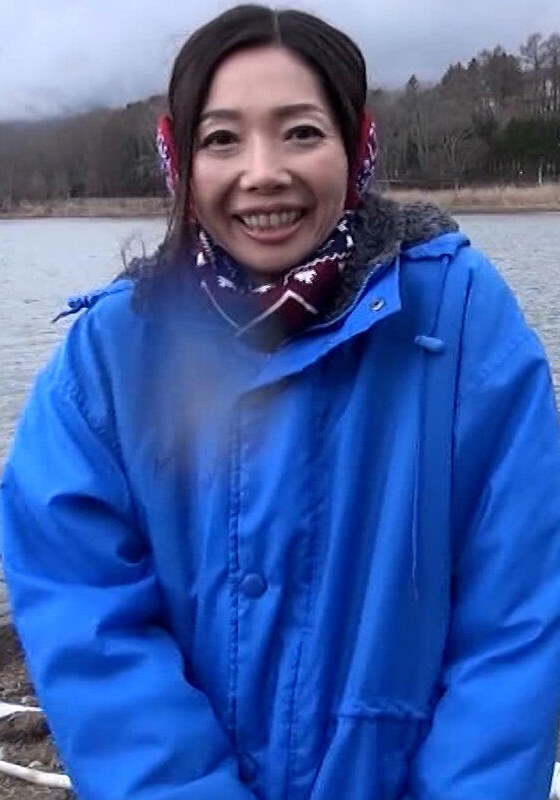 AV応募の地方の湖畔に暮らす熟女さんに突然訪問！3か月のセックスレスに耐えかねAV中出しSEX！